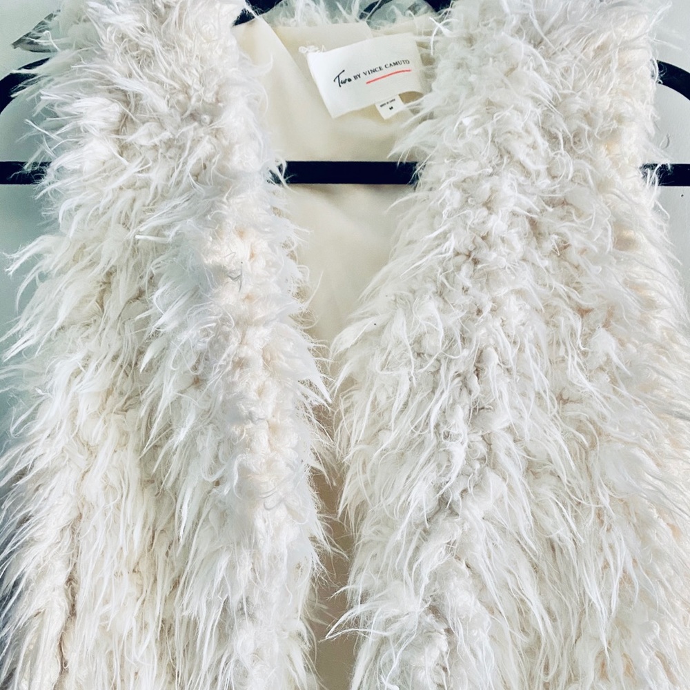 VINCE CAMUTO • OVERSIZED SHAGGY VEST• SIZE M